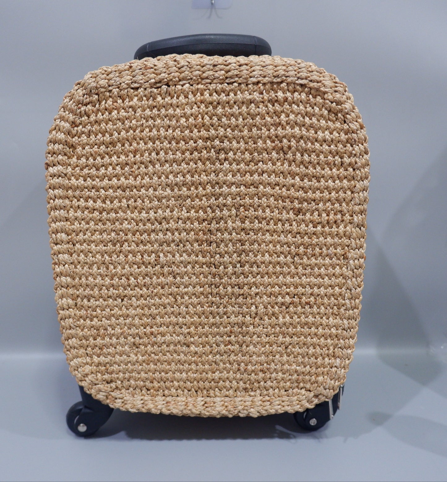 Exclusive Handcrafted Straw Travel Bag – Elegant Wicker Weekender for Luxury Travelers