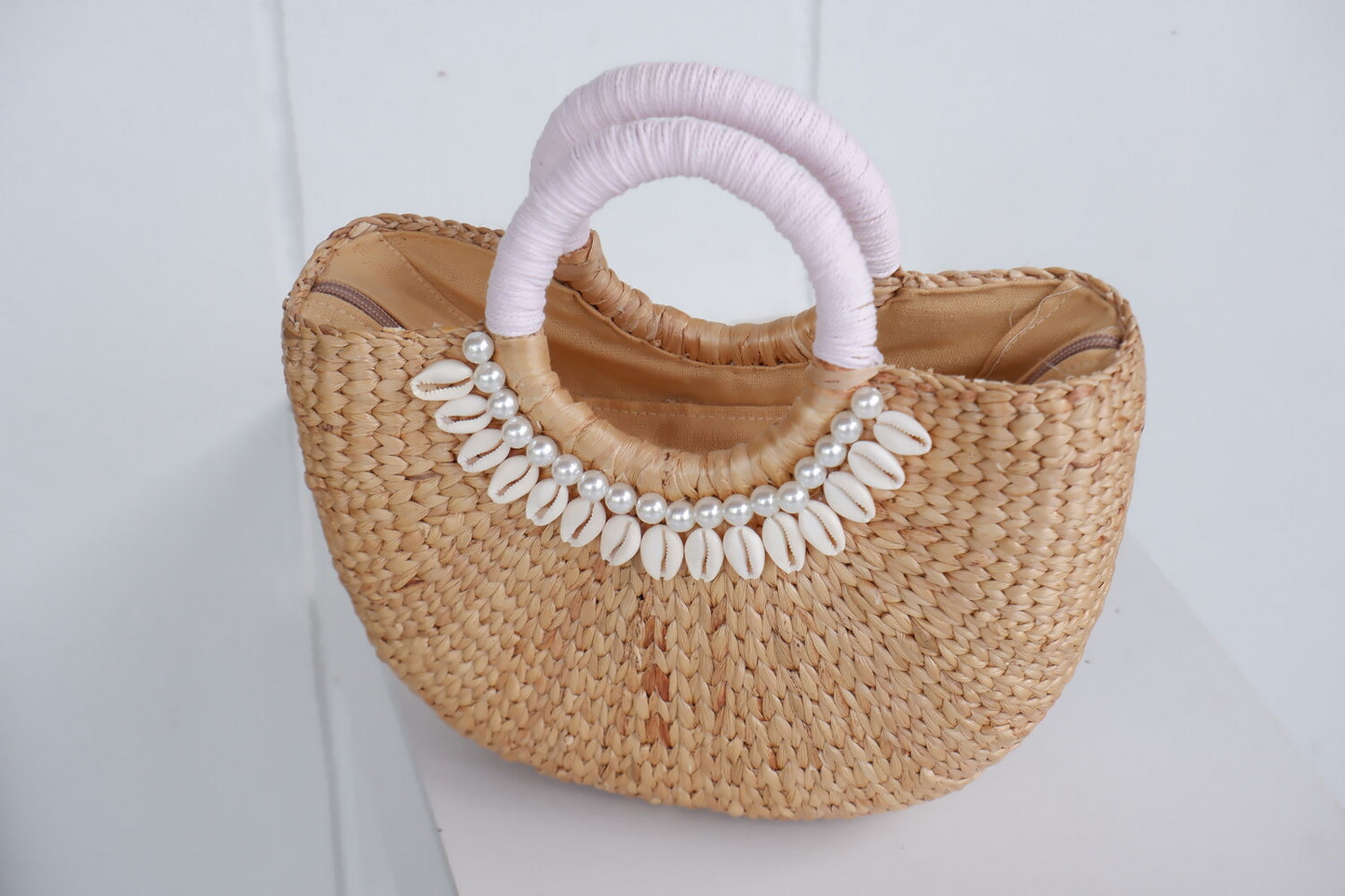 MULTIPLE size seagrass Tote Bag with shell