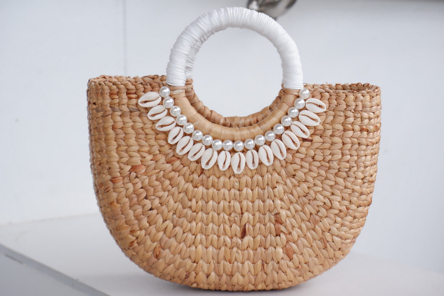 MULTIPLE size seagrass Tote Bag with shell