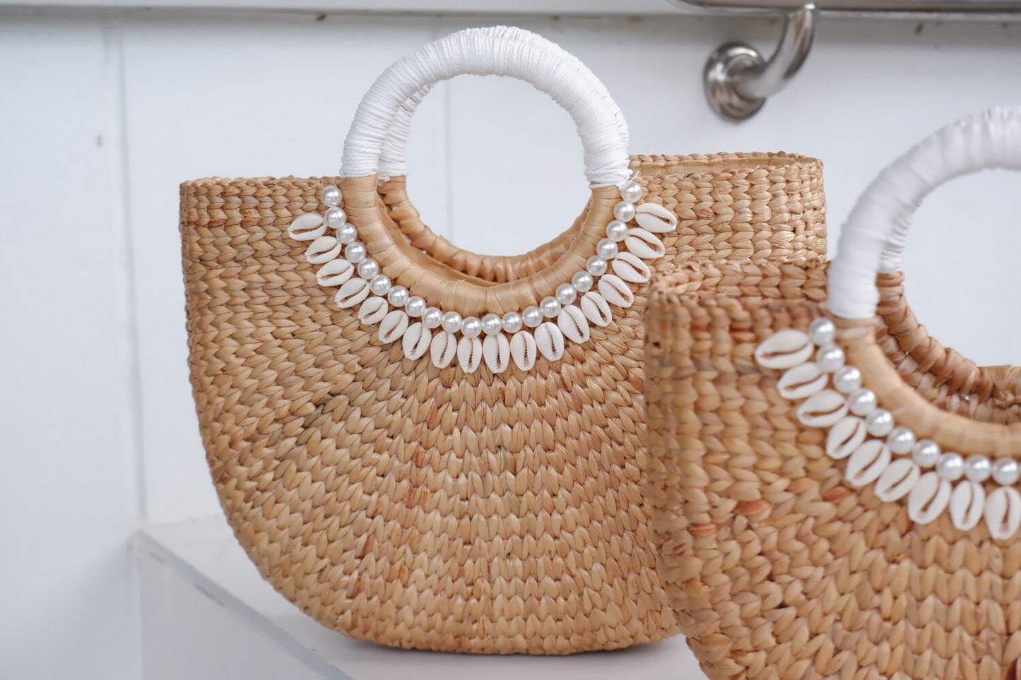 MULTIPLE size seagrass Tote Bag with shell