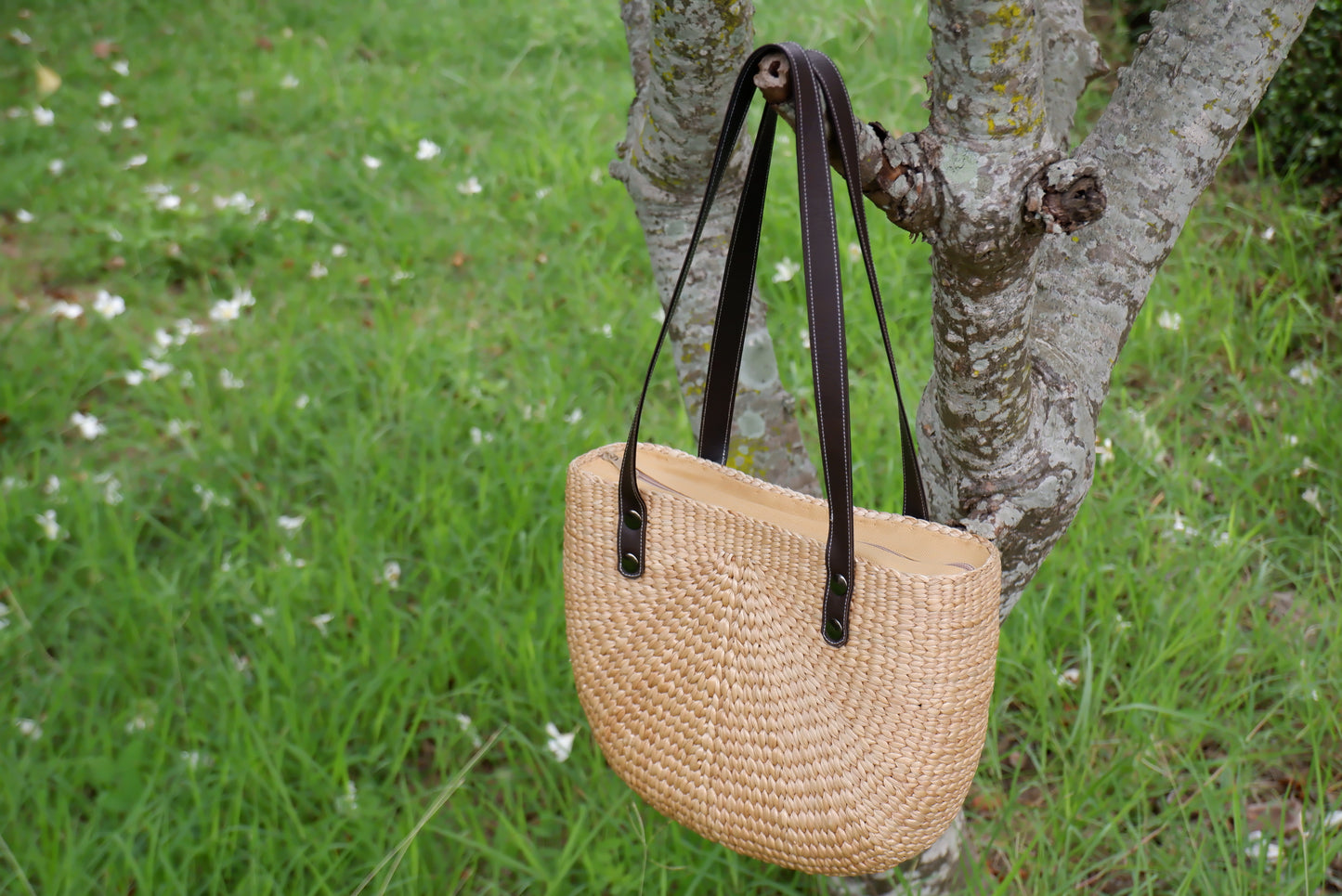 Medium) straw and leather handbags