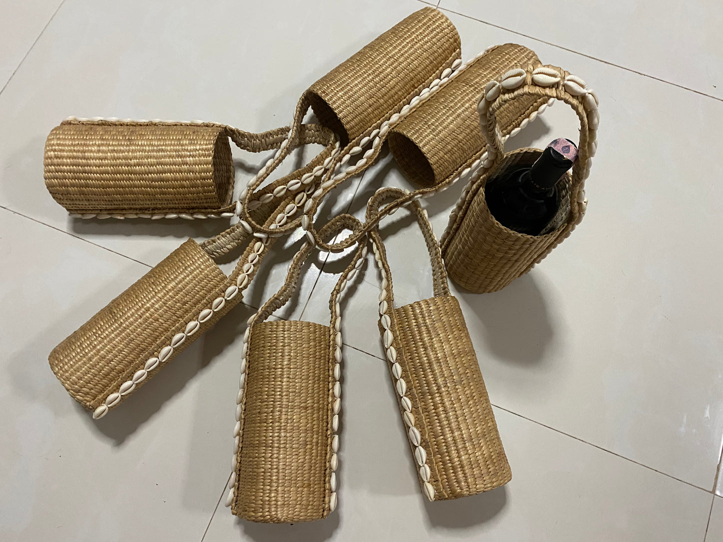 wine bottle holder with shell