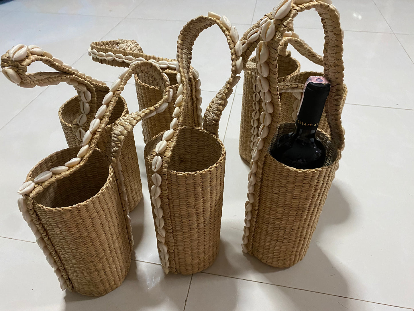 wine bottle holder with shell