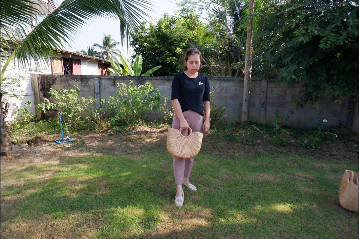 MULTIPLE size seagrass Tote Bag with shell