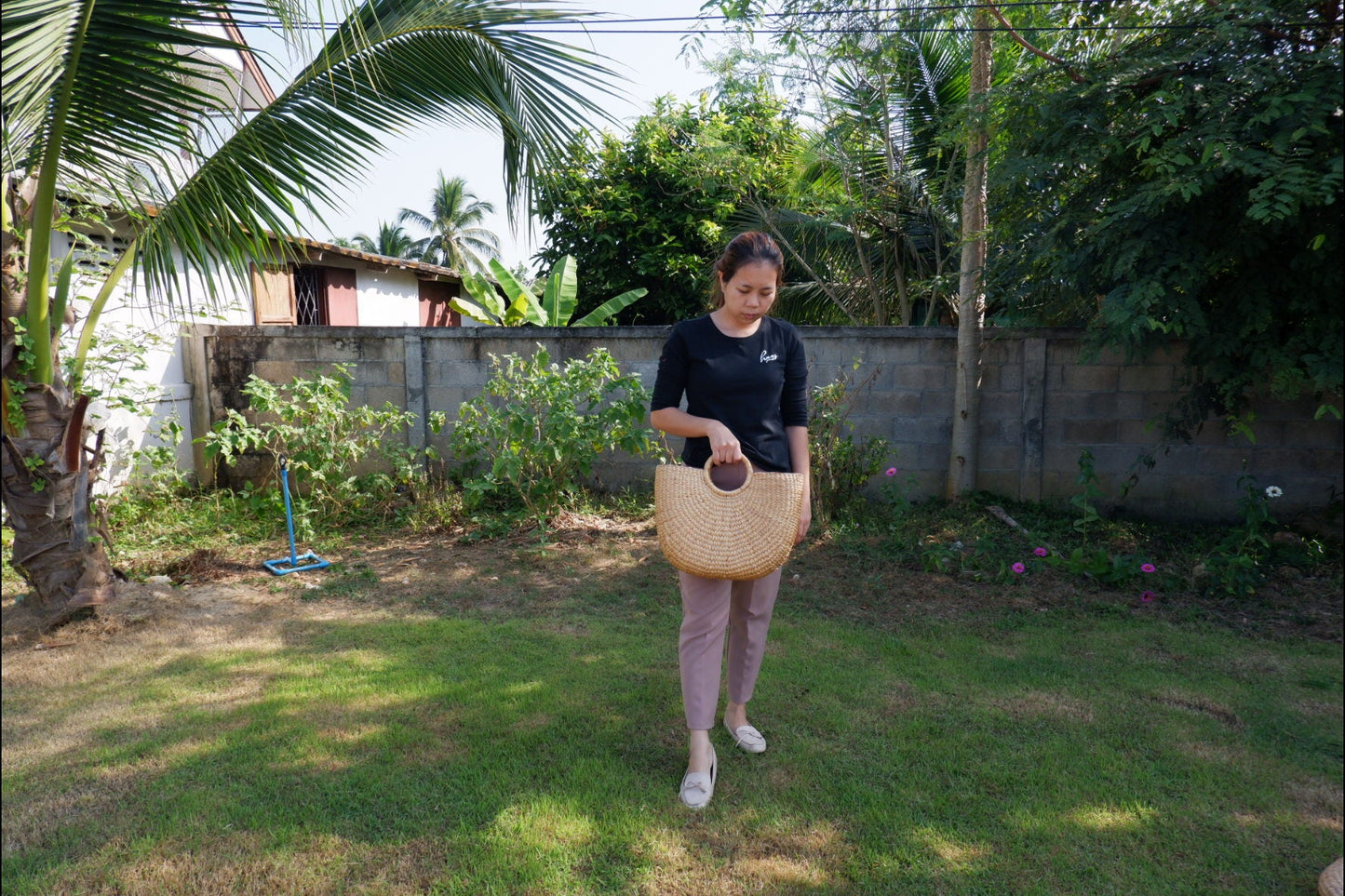 MULTIPLE size seagrass Tote Bag with shell