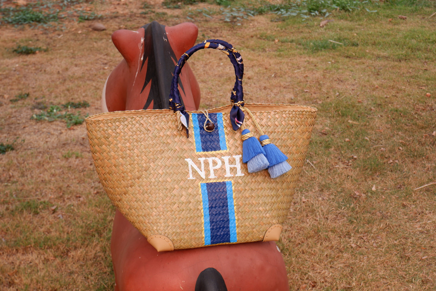 Customizable monogram straw bag