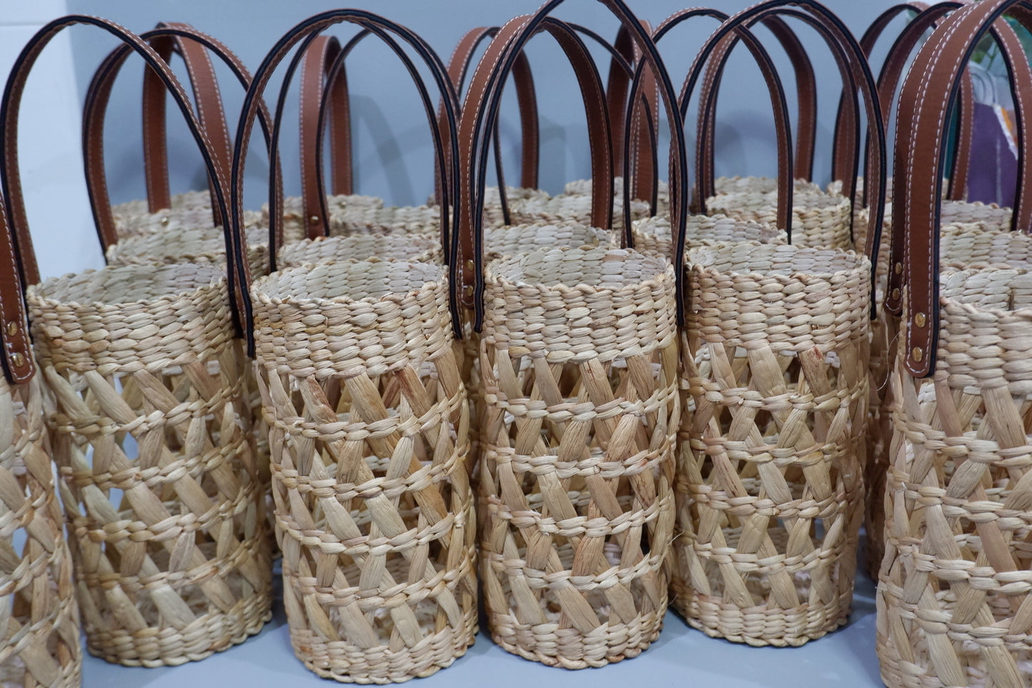 Luxury Water Hyacinth Wine Bottle Holder with Leather Handle – Handmade Woven Basket