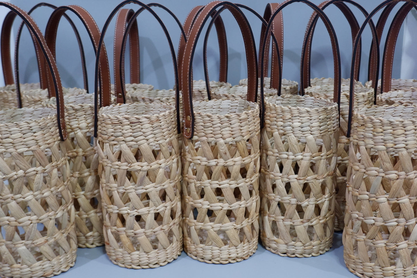 Luxury Water Hyacinth Wine Bottle Holder with Leather Handle – Handmade Woven Basket