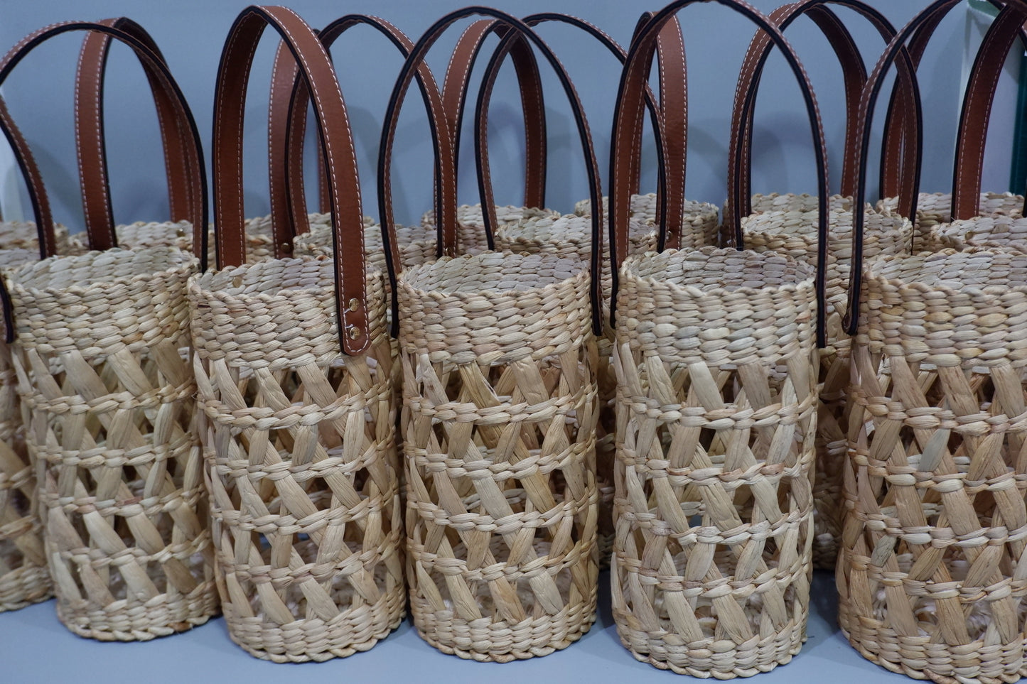 Luxury Water Hyacinth Wine Bottle Holder with Leather Handle – Handmade Woven Basket