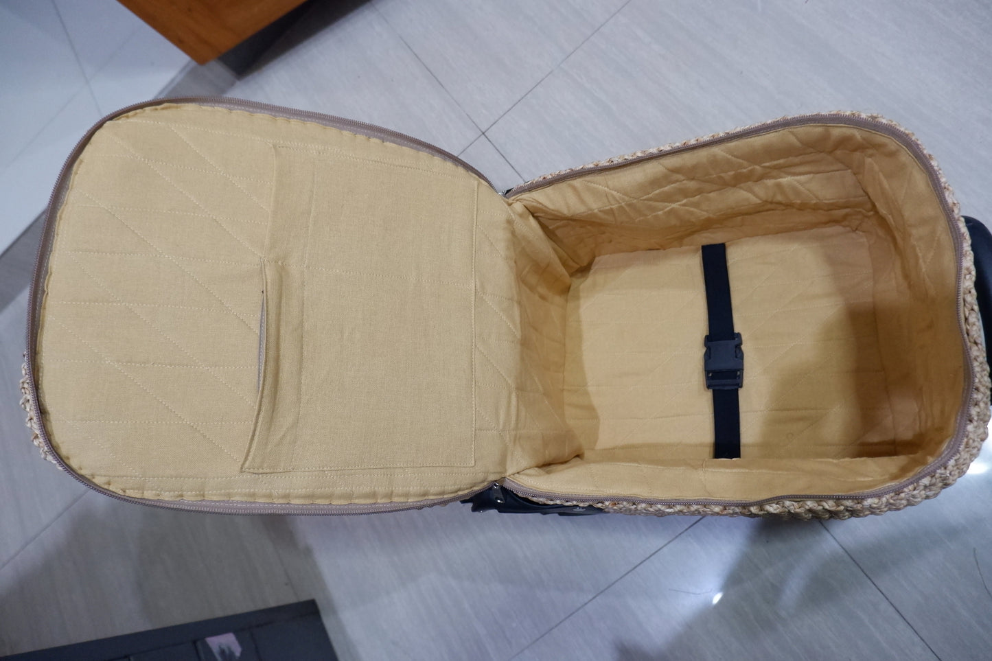 Exclusive Handcrafted Straw Travel Bag – Elegant Wicker Weekender for Luxury Travelers