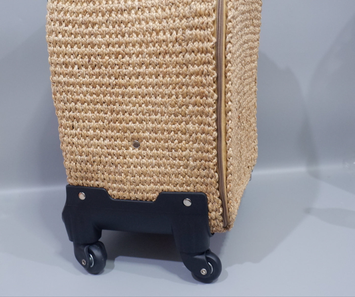Exclusive Handcrafted Straw Travel Bag – Elegant Wicker Weekender for Luxury Travelers