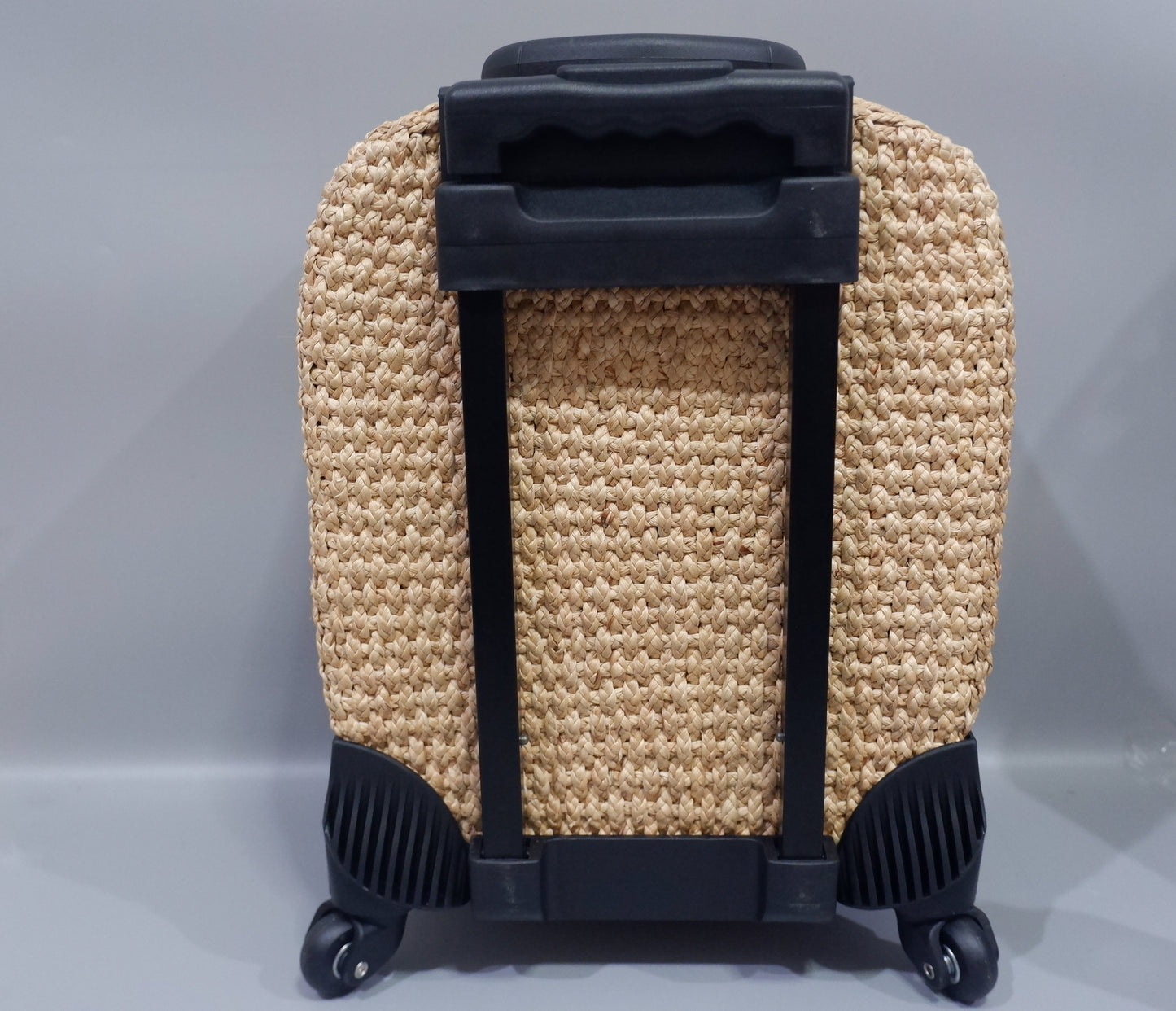 Exclusive Handcrafted Straw Travel Bag – Elegant Wicker Weekender for Luxury Travelers