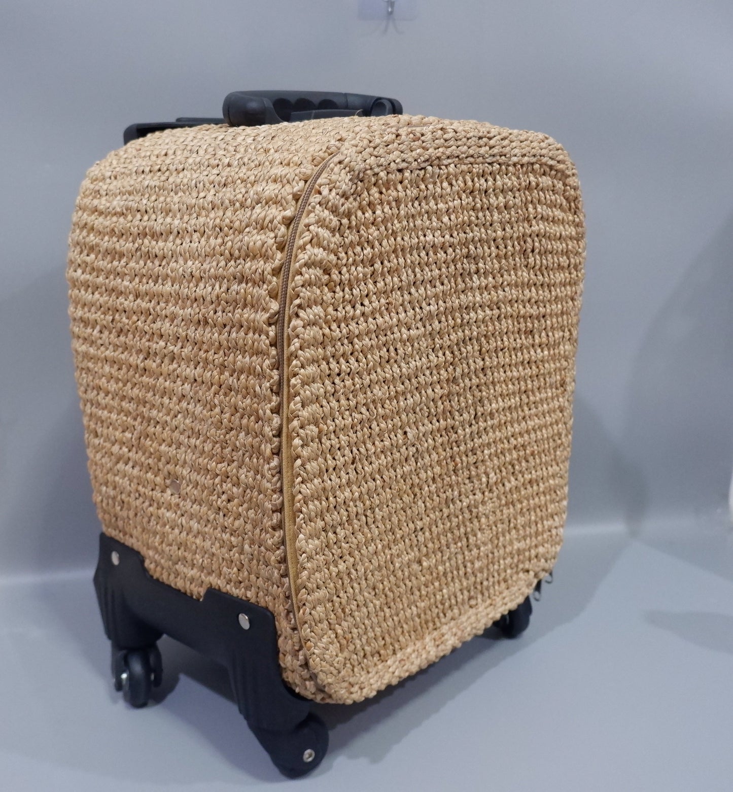 Exclusive Handcrafted Straw Travel Bag – Elegant Wicker Weekender for Luxury Travelers