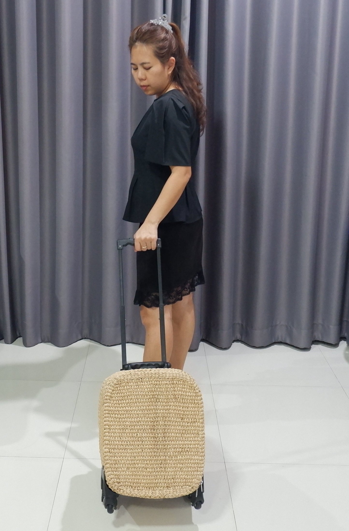 Exclusive Handcrafted Straw Travel Bag – Elegant Wicker Weekender for Luxury Travelers