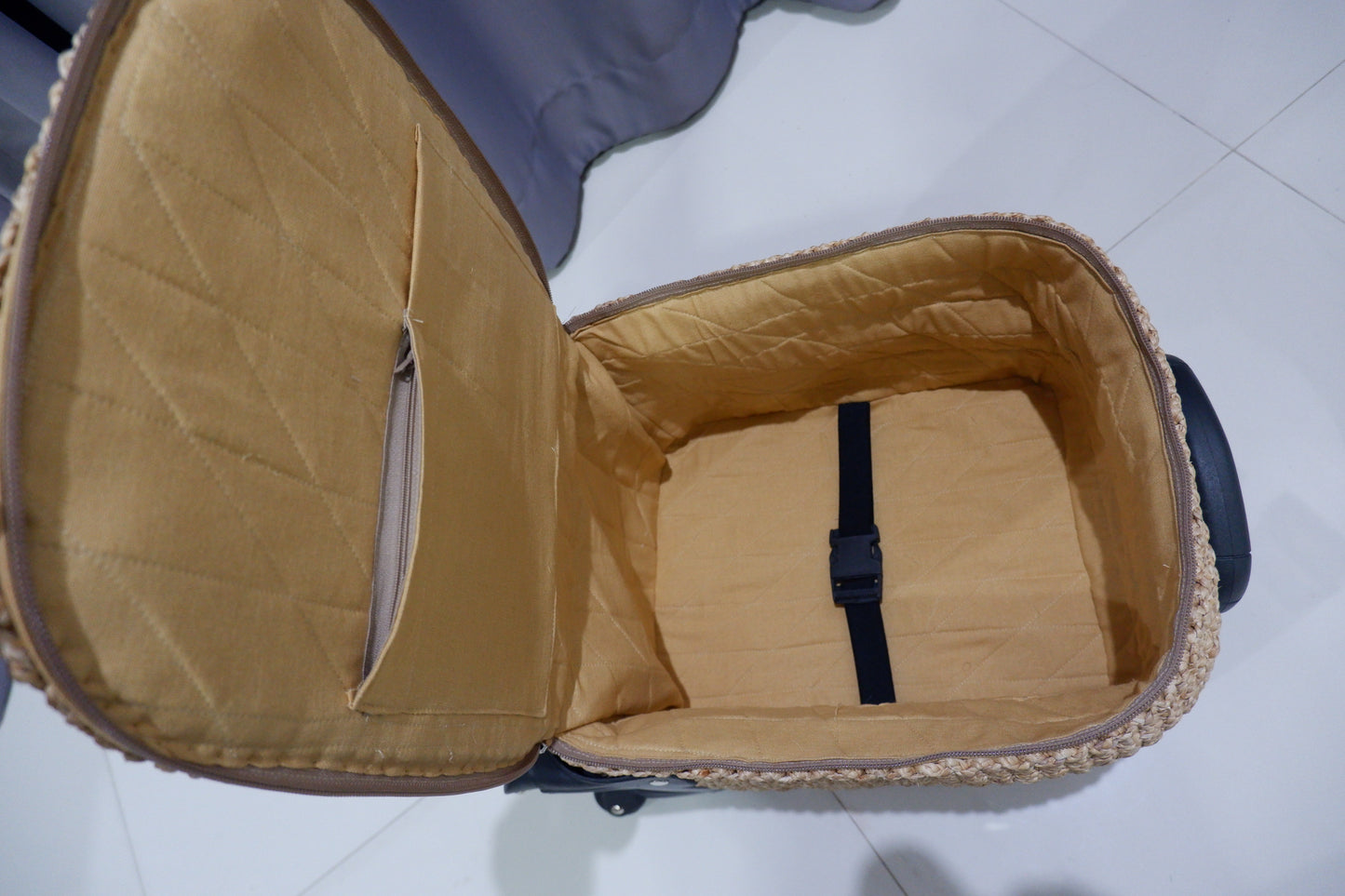 Exclusive Handcrafted Straw Travel Bag – Elegant Wicker Weekender for Luxury Travelers