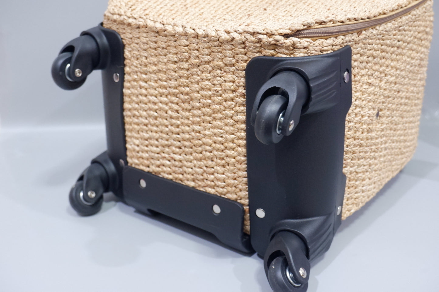 Exclusive Handcrafted Straw Travel Bag – Elegant Wicker Weekender for Luxury Travelers