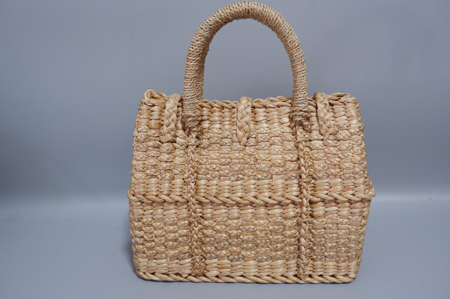 Minimalist 90s Basket Bag – Natural Water Hyacinth Woven Handbag
