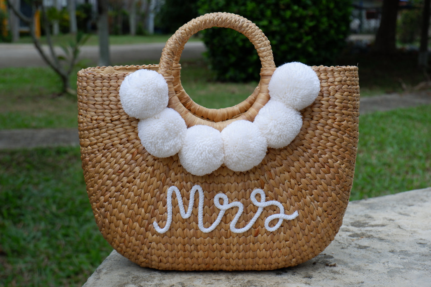 mrs beach bag with pom pom