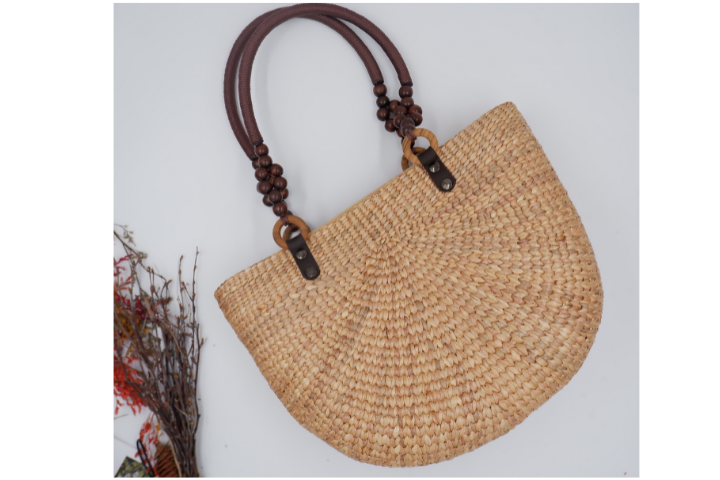 straw tote bag with wood beads handle