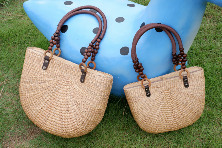 Straw tote with online zipper