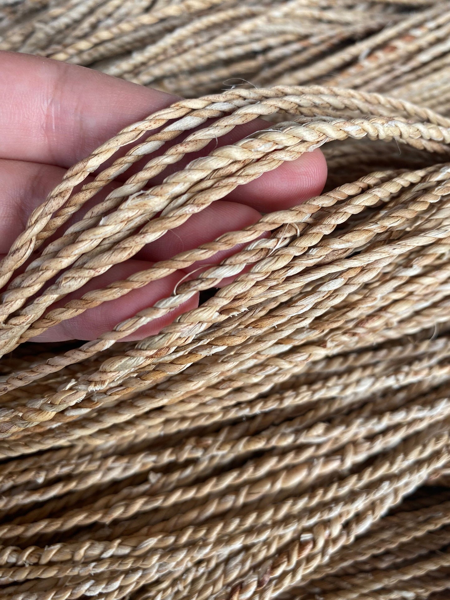 2mm-1bundle (60-75m) twisted water hyacinth rope