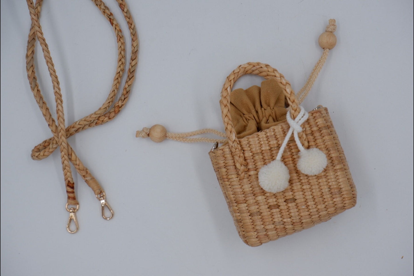 straw bag for child with pompom