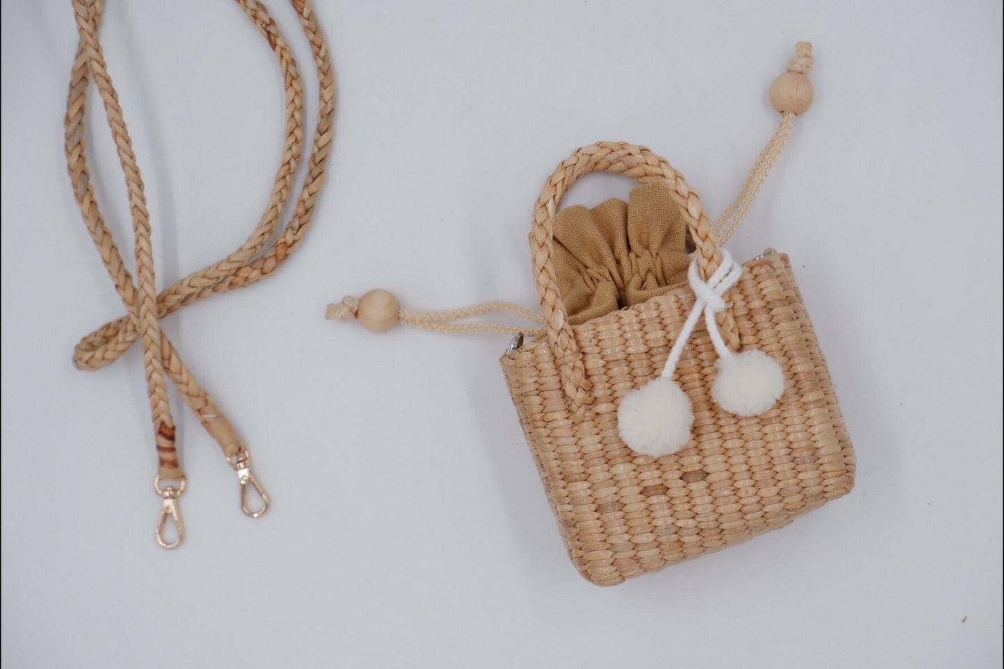 straw bag for child with pompom